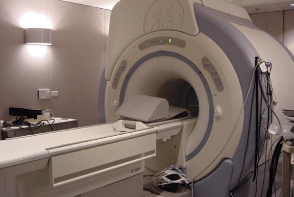 (f)mri: (functional) magnetic resonance imaging MRI (Magnetic Resonance Imaging) Radio waves 10,000-30,000 times stronger than the magnetic field of the earth are sent through the body.