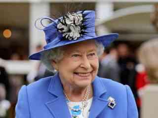 US ELECTION NOVEMBER 10, 2016 Queen Offers to Restore British Rule Over United States BY ANDY BOROWITZ This two-hundred-and-forty-year experiment in self-rule began with the best of intentions, but I
