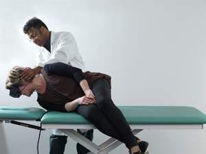 Quick Guide Vestibular Diagnosis and Treatment A Physical Therapy Approach Semont Maneuver for Posterior Canal BPPV Treatment of the left posterior canal: Turn the head 45 degrees to the right