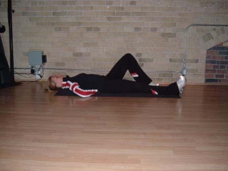 Push with your glutes, hamstrings, and quadriceps to return to the start position. Ab Curl Always keep one leg straight.