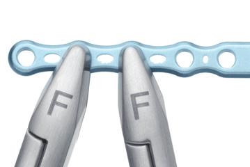 plate bending pliers must be held so that the letters «F FLAT PLATE THIS SIDE UP» are