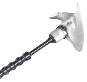 Prior to positioning of the definitive glenoid sphere, it is important to remove any soft tissue between the baseplate and the glenoid sphere. Connect the small AO handle to the 3.5 mm hexagonal tip.