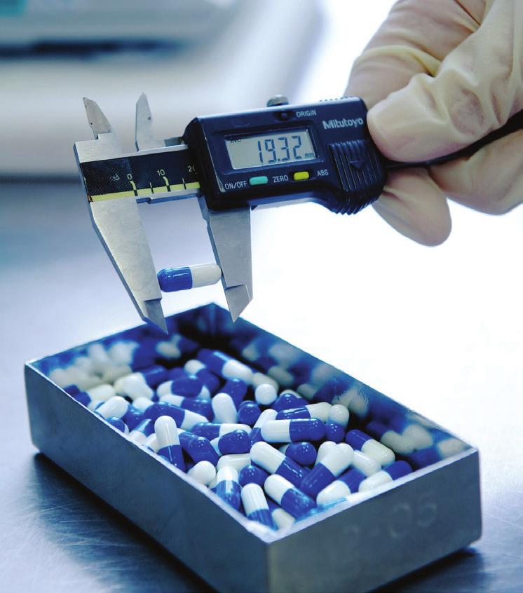 30 Eesti Rohuteadlane (1/2018) Gedeon Richteri tabletimasin võib toota 700 000 tabletti tunnis Pakkimistsehhi jõuavad tabletid kastides või alustel, kust nad pakendamismasinasse imetakse.