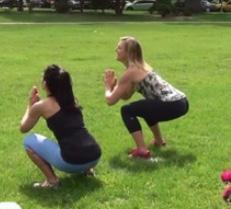 Stand back up, keeping your knees slightly bent () as you lunge