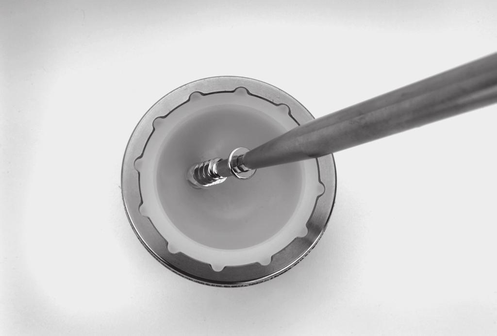 Zimmer Continuum Acetabular System Surgical Technique 15 Polyethylene Liner Removal (Bone Screw Method) Locate a 3.2mm or 3.5mm drill bit included in the Screw Kit.