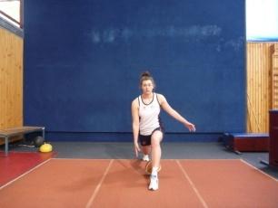 5/leg Toes and knees point forward Hips Square, chest up Bounce ball under each