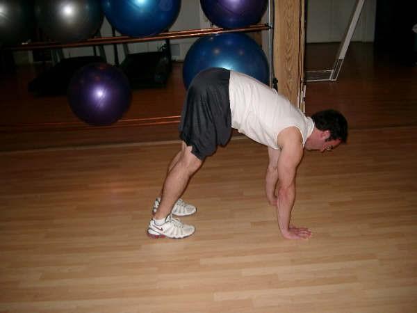 Finishers 1-4 Inchworm This is a powerful stretch for your hamstrings, so go slow, and don t round your back.