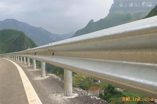 Highway Fences---Official figures show that China had a total of 111,950 km of highway