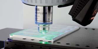 All fields on the slides are brought into view one by one in a precise manner. The substrates are focussed without causing fading of the fluorescence and high-quality fluorescence images are taken.
