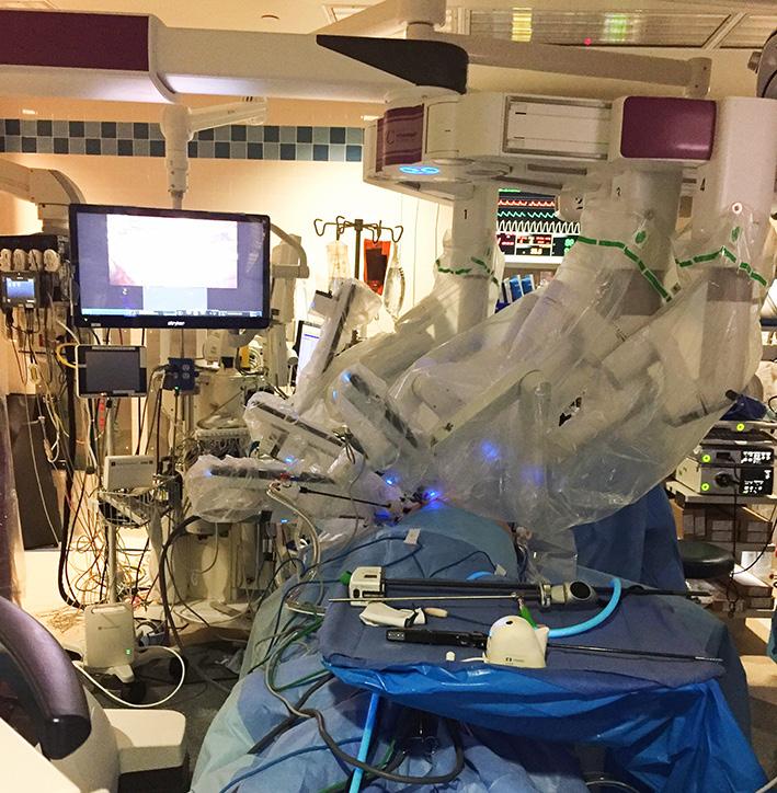 Robot-assisted en bloc resection of anterior mediastinal mass with underlying pericardium and adjacent lung for thymic squamous cell carcinoma Hee Chul Yang, Garrett Coyan, Inderpal S.