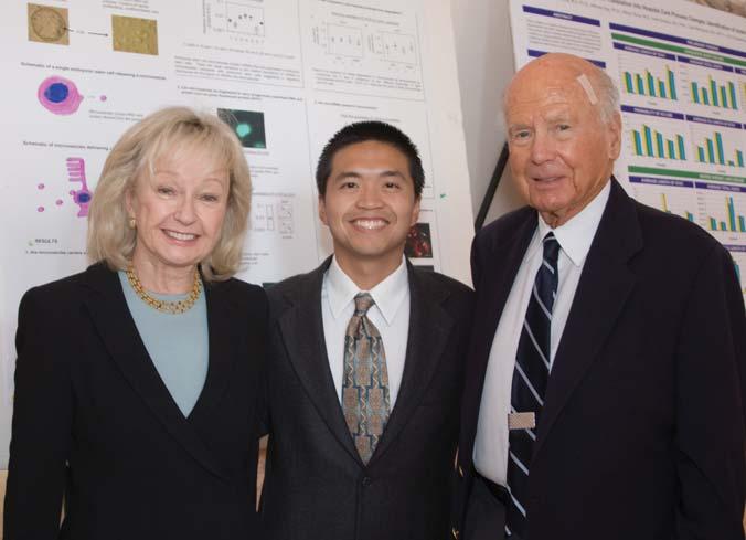 Programs Treatment Centers 71 Dr. Alex Yuan (center) with Gail and Gerald Oppenheimer, whose generous pledge funded Dr. Yuan's research project.