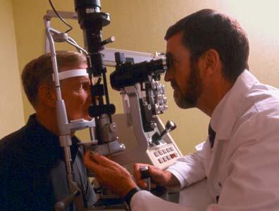 Diagnosing diabetic retinopathy Diabetes can cause vision in both eyes to change, even if you do not have retinopathy.
