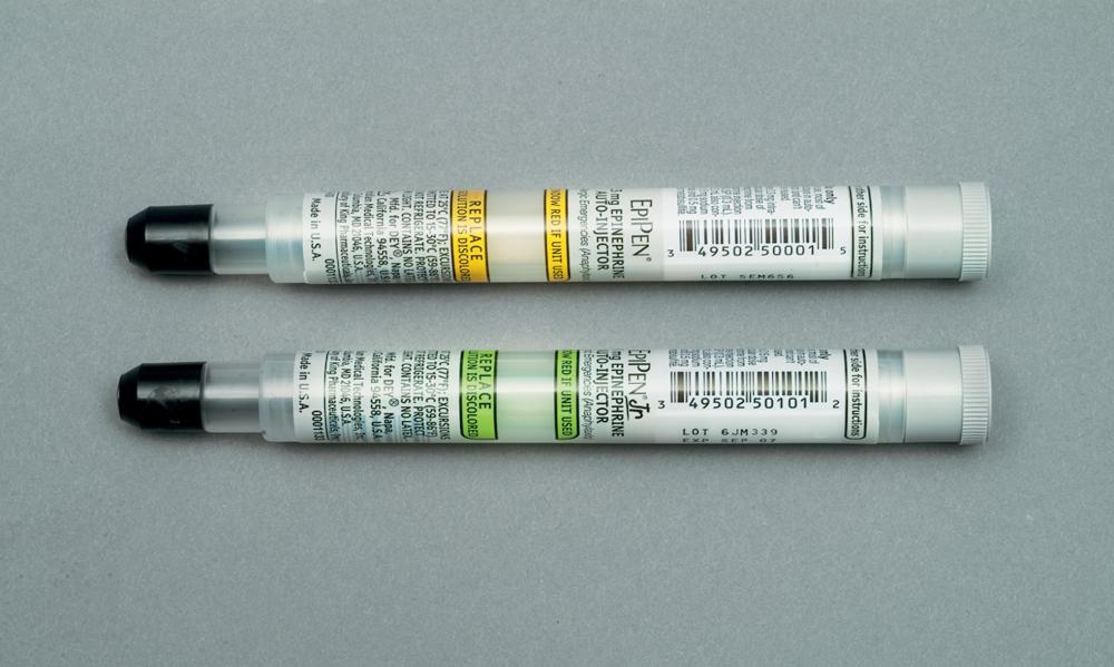 Auto-Injector Spring-loaded needle and syringe with a single dose of