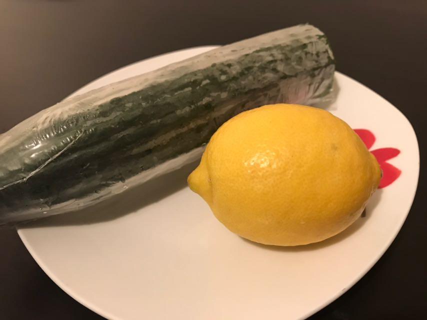 HOW TO PREPARE SUGAR DETOX WATER INGREDIENTS 1. 1-2 Lemon (Skin peeled completely) 2. Half of a medium Cucumber (Sliced) 3. 1 Jug of Water 4.
