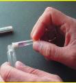 Occasionally, empty vials that may have contained suspect powders may have a residue on the vial screw threads or on the inside of the cap threads.