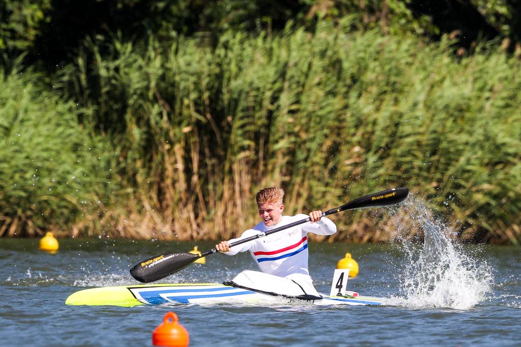 Introduction The ENTS programme aims to support, develop and prepare athletes in a manner which assists them to gain the skills and characteristics required to progress onto the British Canoeing