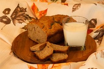 Banana Bread 14 slices per recipe Ingredients 1 cup whole wheat flour 1 cup flour ½ teaspoon baking soda ½ teaspoon salt 1 cup Splenda ¼ cup butter, softened 2 large eggs 1 ½ cup mashed ripe banana