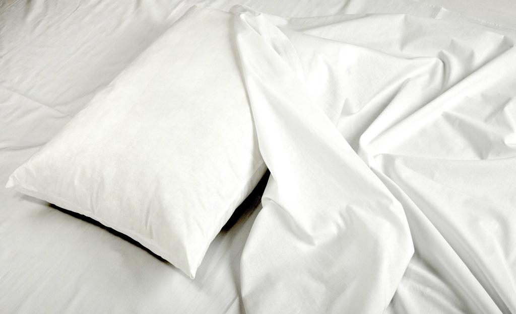 The ultimate sleep environment How to Pick the right mattress: 1) Show up at the end of the day 2) Wear socks, sweats, and bring your pillow 3) Identify 3-5 beds you are interested in: innerspring,