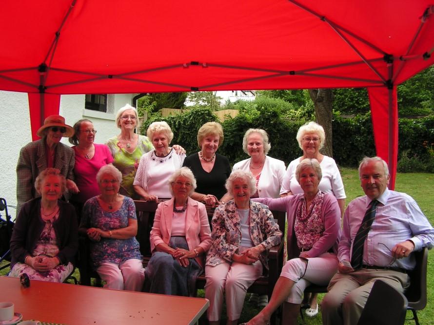 Dinas Powys Voluntary Concern HELPING, SUPPORTING AND IMPROVING THE QUALITY OF LIFE FOR THE ELDERLY Dinas Powys Voluntary Concern (DPVC) has served the local community of Dinas Powys for over 40