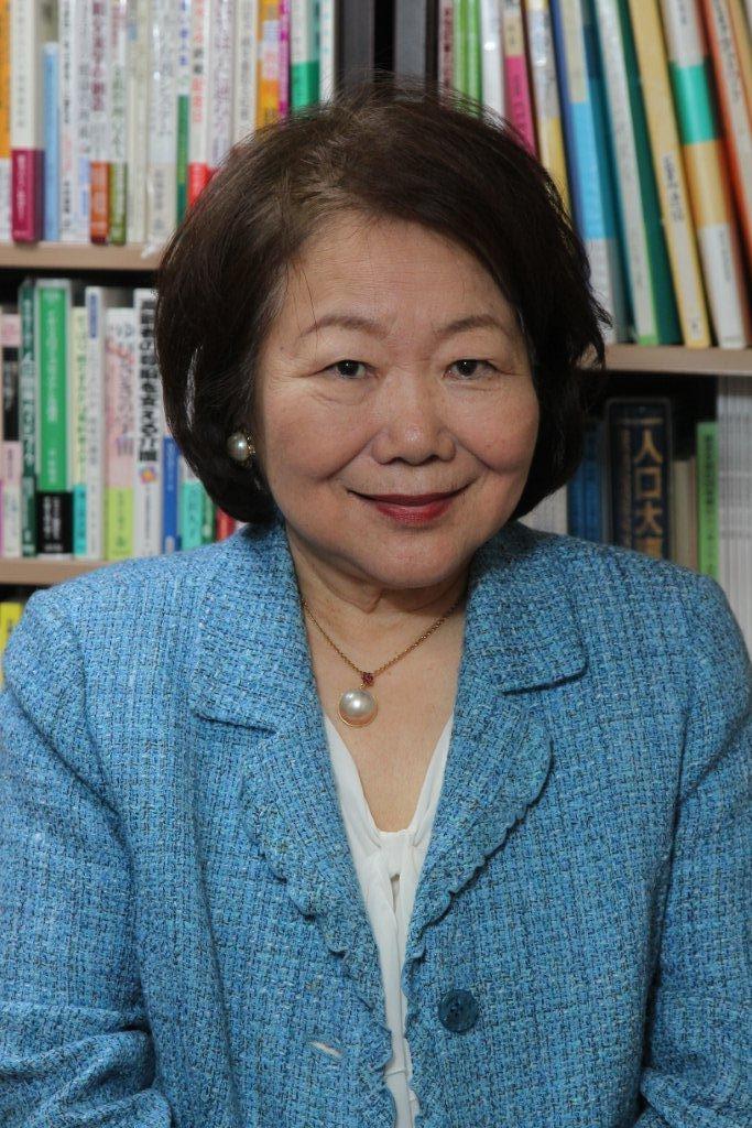 Profile of HIGUCHI, Keiko Education: Graduated from Tokyo University (Literature).