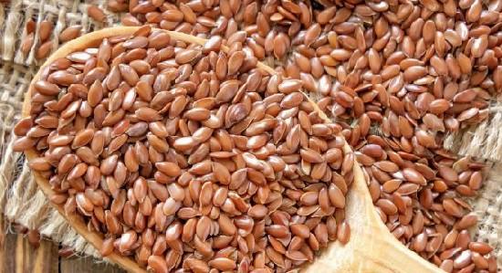 Flax seeds are a rich source of fibre, which promotes healthy and problem-free digestion. What s more, they have anti-inflammatory properties and tend to lower cholesterol and blood glucose levels.
