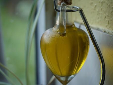 Warm Maceration Herb Infused Oil o This method is excellent if you are wanting faster results and are relying on herbs for their essential oil content.