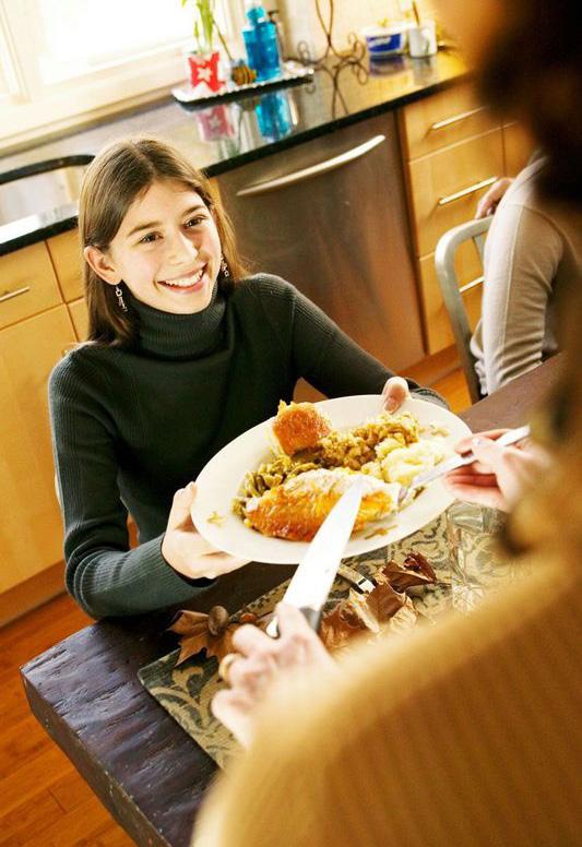 Where in Your Home Does Your Family Eat? There are many benefits to eating at the kitchen or dining room table.