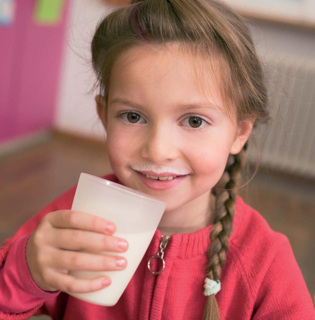...healthy snacking for healthy teeth Many primary schools now run healthy snacking schemes allowing only nutritious foods and drinks such as fruit and milk at breaktime.
