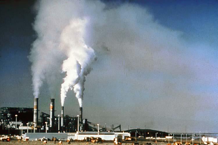 Outdoor Pollution Many sources: Industrial Power plant Vehicle traffic Symptoms may