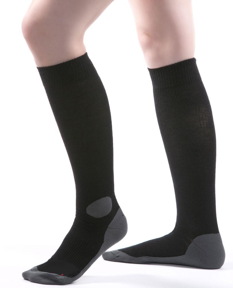 Treatment Venous Insufficiency Leg elevation Compression stockings (20-30mmHg, 30-40mmHg) Lymphedema