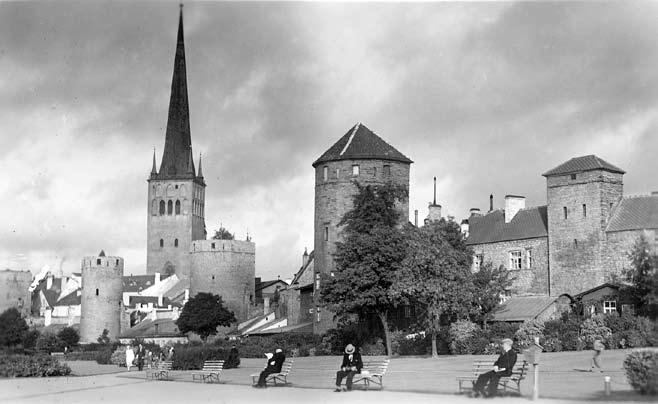 Maapoisi esimene Tallinnas-käik 1938 1930. aastate Tallinn on ikka veel väike, hubane ja turvaline koht. Tolleaegne Eesti on mitmekultuuriline maa.