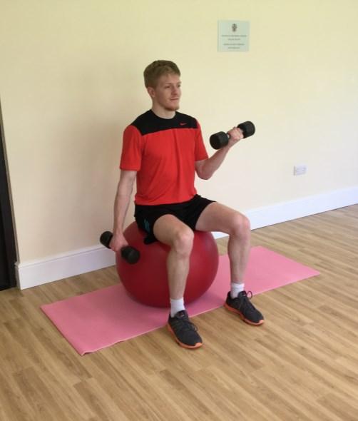 spine position which should be lengthened with the glutes automatically switched on in order to maintain the position.