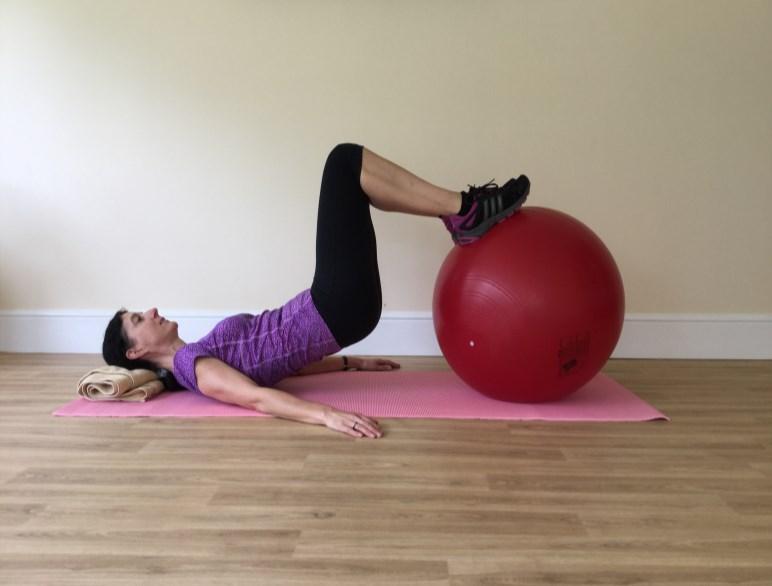 Hamstring Drag Start the exercise by gently tilting the tailbone towards the ceiling and roll the bottom off the floor keeping the ball and knees still.