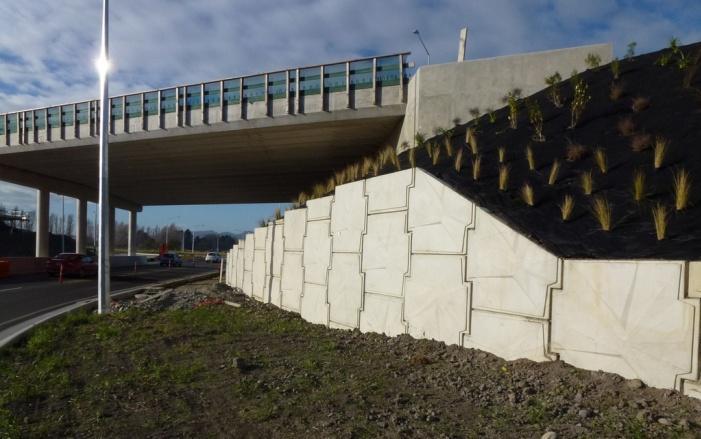 To mitigate against potential liquefaction damage the abutment sections of the walls over the 20 m width of the embankment and for a length of 9 m at either abutment were supported on 800 mm diameter