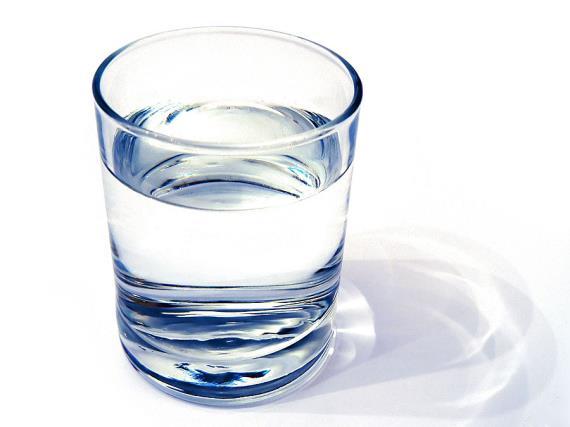 EXAMPLES OF HEALTHY AND UNHEALTHY BEVERAGES Healthy Beverages: WATER!