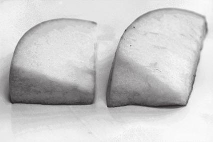 The students cut a slice of apple with a knife as shown in Fig. 1.1. cut surfaces skin Fig. 1.1 This slice was broken into two pieces as shown in Fig. 1.2. cut surface Fig. 1.2 broken surface Each piece was put into a different dish.