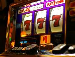 Symptoms of compulsive (pathologic) gambling Gaining a thrill from taking big gambling risks Taking increasingly
