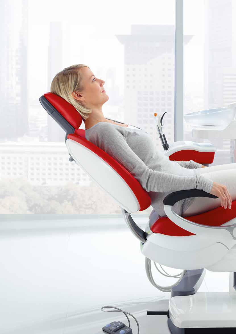 14 I 15 Modern equipment, pleasant upholstery, high reclining comfort: The extra comfort provided by SINIUS pays