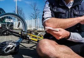 COMMON CAUSE OF CYCLING INJURIES Failure to warm up Overtraining Poor exercise technique Excessive loading on the body No safety