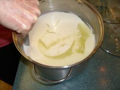 Check the curd Check for clean cleave The mixture is set Clean cleave (wash your hands first) Cut the