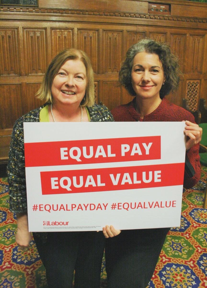 Roberta fights for Equal Pay This year, 10 November marked equal pay day. This is the date where women effectively work for free, relative to men s pay due to the gender wage gap.