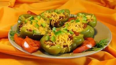 Recipes to Try Stuffed Green Peppers Ingredients 6 servings per recipe 12 ounces lean ground beef 1 small onion, chopped 1 can (15.