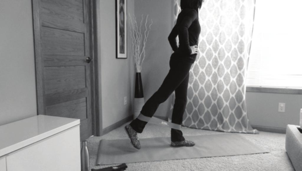 12. Kick Backs The kickback works your glute muscles as well as your hamstrings. Place the Cayman Fitness Loop Band around your ankles. Bend one of your legs back.
