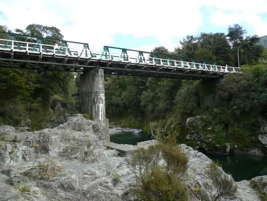3 SEISMIC VULNERABILITY OF HIGHWAY BRIDGE ABUTMENTS Detailed seismic performance assessments carried out on a range of state highway bridges across New Zealand have shown bridge abutments to be one