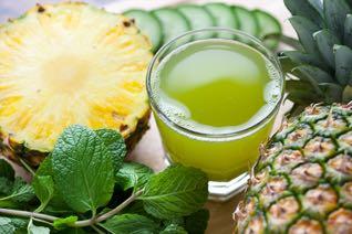 PINEAPPLE CUCUMBER PARSLEY - 1 cup of sliced pineapple - A few parsley leaves - ½ cup of sliced cucumber Cucumber: Cucumber is a natural anit inflammatory agent.