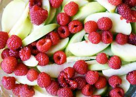 RASPBERRY APPLE - 1 cup of whole raspberries - ½ apple, sliced Raspberry: Raspberry has plenty of vitamin C so
