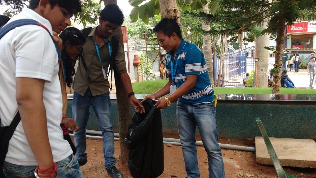 20. SWACHH KJC Venue: KJC Campus Date: 17/03/2018 No Of Students Participated: 118 Objective: To keep our campus clean The students were instructed to clean all the wastes especially