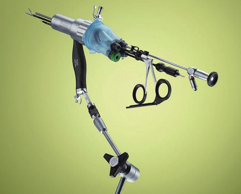 Page 2 of 8 Annals of Laparoscopic and Endoscopic Surgery, 2017 Figure 1 TEO Platform with Flexible Working Attachment and High-Flow Adaptor B-PORT (Karl Storz GmbH & Co, Tuttlingen, Germany).