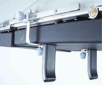 pair of quadrate universal clamps and the pad Body strap, one-piece To support the body of the patient for avoiding