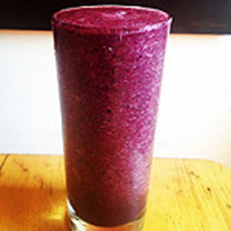 Beet & Grape Loaded with healthy superfoods such as chia seeds and coconut oil, this smoothie is amazing for hormone health.